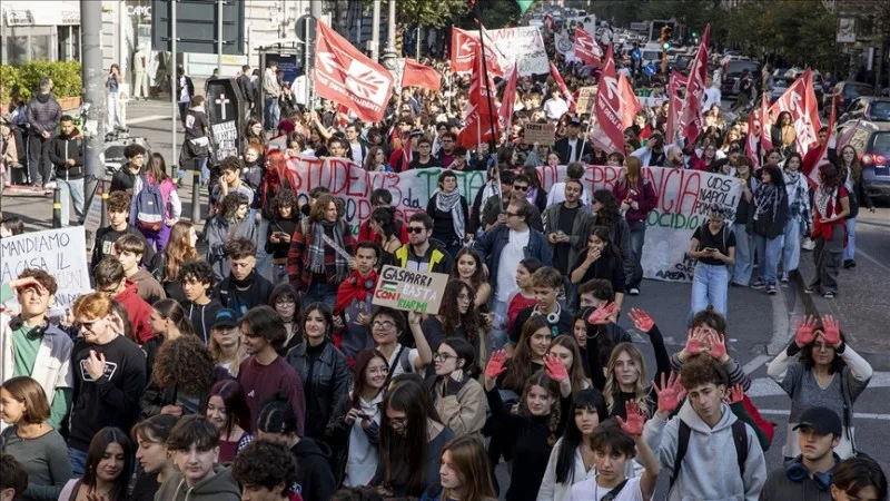 İtaliyada müharibə əleyhinə aksiya keçirildi