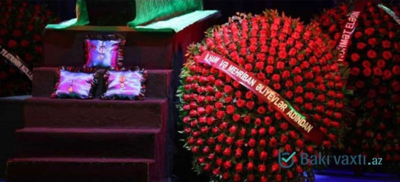 Prezidentlə xanımı vida mərasiminə əklil göndərdi - FOTO