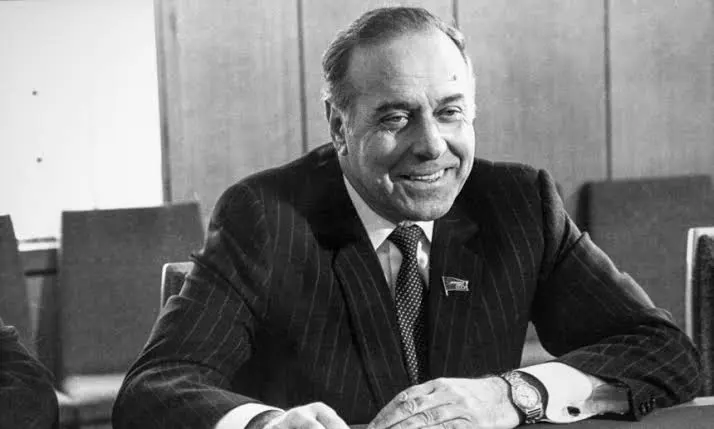 Dahi lider, böyük ziyalı: Ulu öndərin ideologiyası davam etdirilir