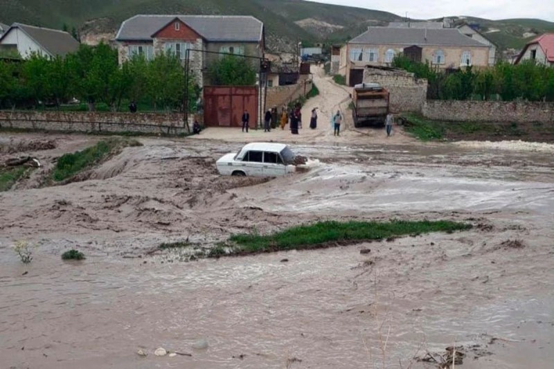 Dağıstanda evləri su basıb