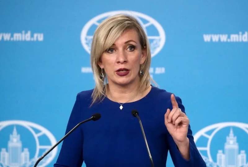 Rusiya üç cəbhədə mübarizə aparır - Zaxarova