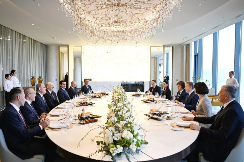 Tbilisidə Azərbaycan Prezidentinin şərəfinə lanç verilib - FOTOLAR