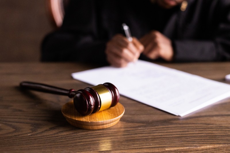 Hərbi hospitalın bölmə rəisinin məhkəməsi başladı