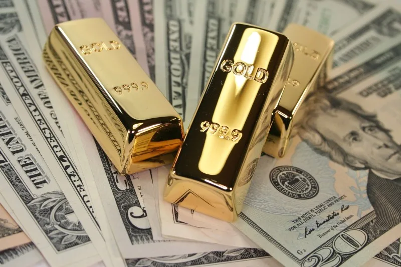 Qızıl bahalaşır, dollar kəskin şəkildə düşür