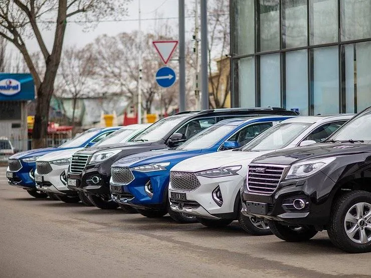 Çində avtomobil satışları 15% azalıb