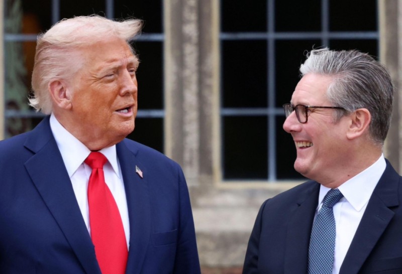 Starmer Trampla danışdı