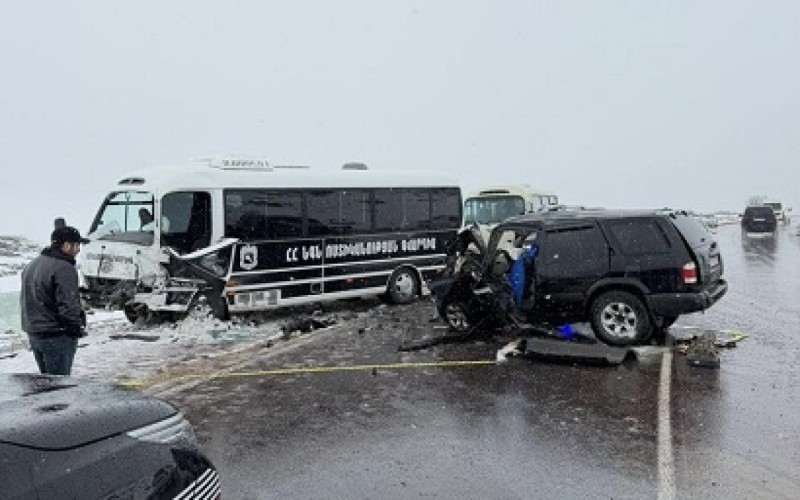 Paşinyanın kortejində qəza - 1 ölü, 12 yaralı