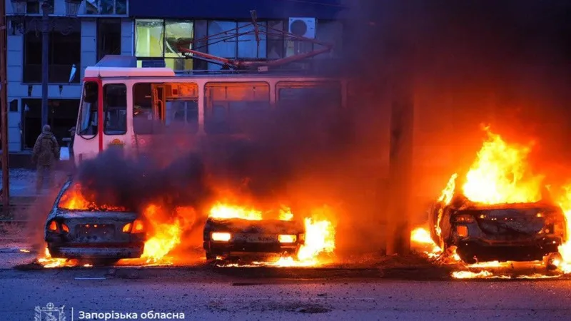 Rusiya təyyarələri Xersonda trolleybusu hədəf aldı