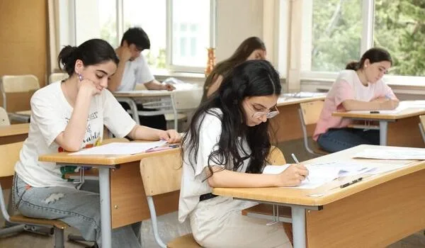 53 minə yaxın şagird İMTAHAN VERDİ - YENİLƏNİB
