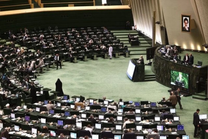 İran parlamenti Hörmüz boğazını müzakirə etdi