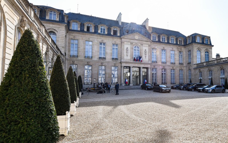 Fransa polisi Yelisey sarayında axtarışlar apardı