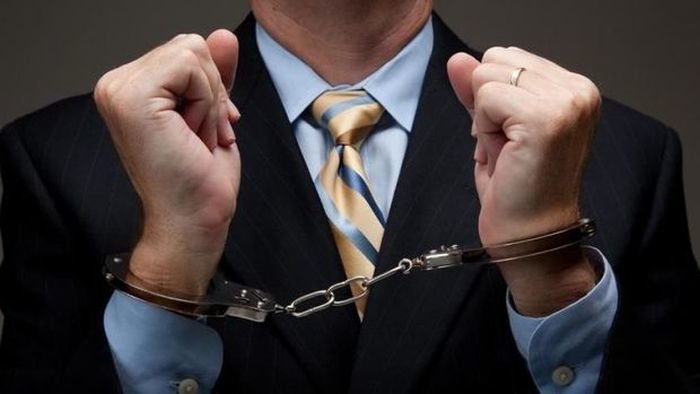 Azərbaycanda yüksək vəzifəli şəxs həbs edildi