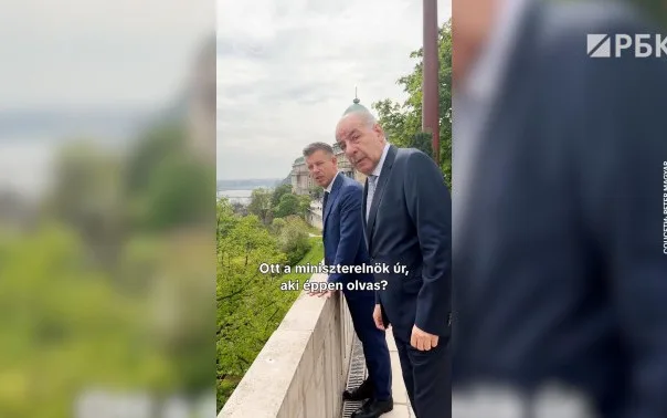 Yeni Baş nazirdən Orbana ironiya - "Sizcə, nə oxuyur?" - VİDEO