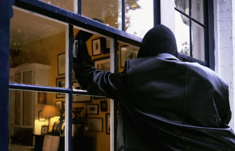 Evlərdən 25 min manatlıq oğurluq: saxlanılan var