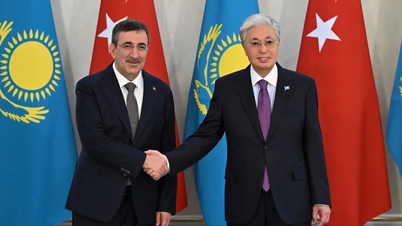 Tokayev Yılmazı qəbul etdi