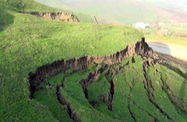 Lənkəranda torpaq sürüşməsi olub
