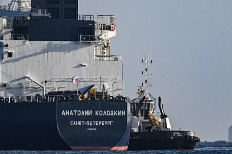 ABŞ Rusiya neftinə sanksiya güzəştini uzatdı