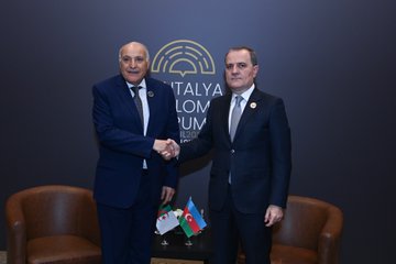 Bayramov əlcəzairli həmkarı ilə görüşdü