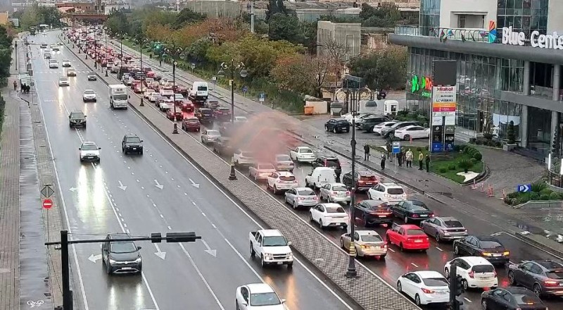 Çiskinli Bakının tıxaclı yolları - SİYAHI