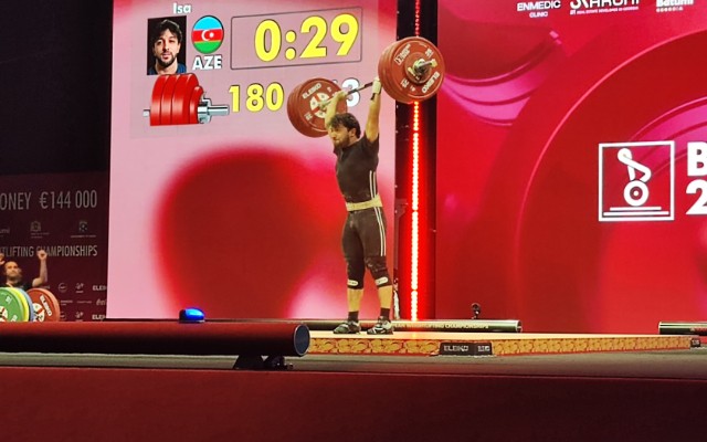 Ağırlıqqaldıranımız gümüş medal qazandı