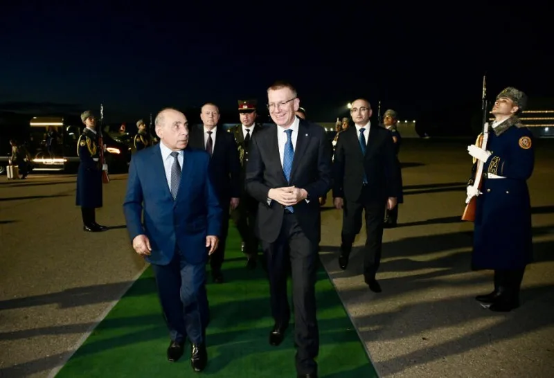 Latviya Prezidenti Azərbaycana gəldi - FOTOLAR