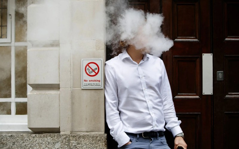 Britaniyada 17 yaşdan kiçik şəxslərin siqaret almasına - QADAĞA