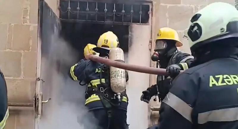 İnternat məktəbinin yataqxanası yandı - VİDEO - YENİLƏNİB