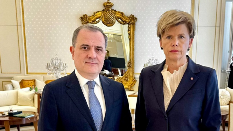 Bayramov latviyalı həmkarı ilə görüşdü