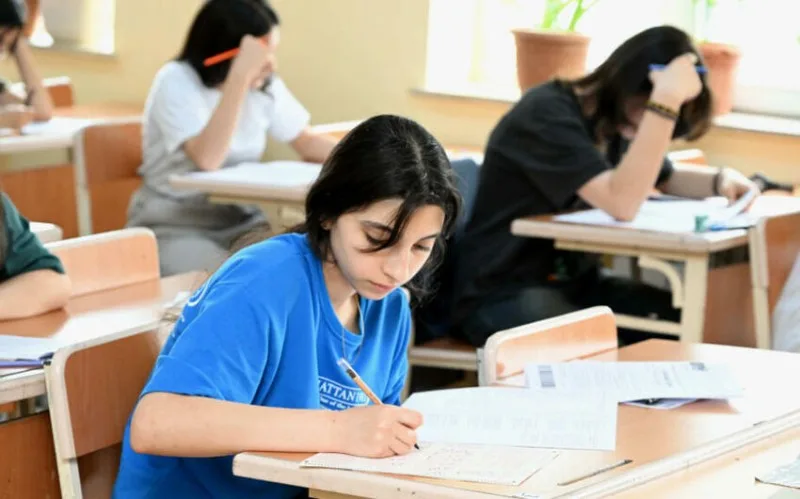 10 nəfər buraxılış imtahanından QOVULUB