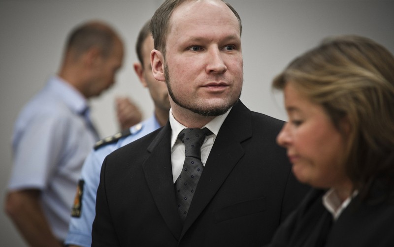 77 nəfəri qətlə yetirən terrorçu yenidən azadlığa çıxmaq istəyir