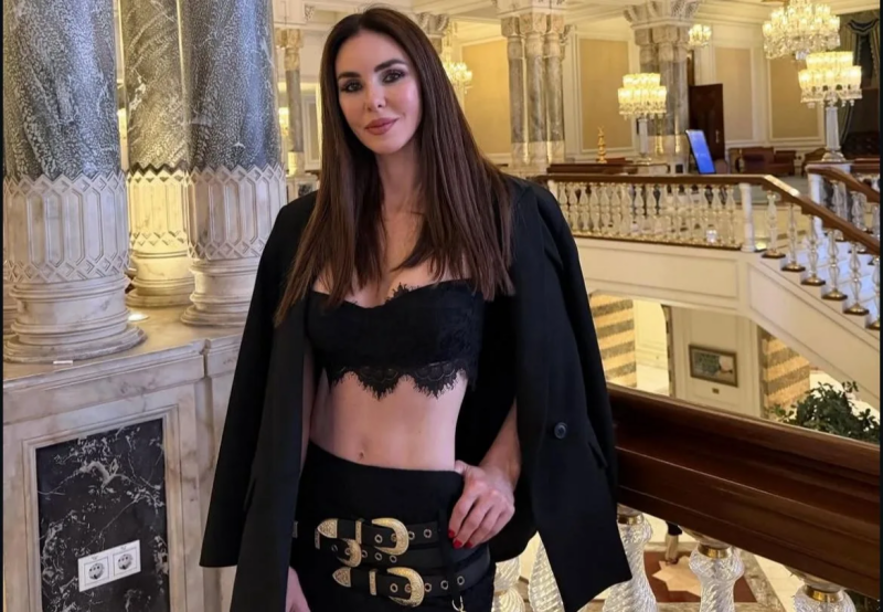 53 yaşında gənc qızlara meydan oxuyur - FOTOLAR