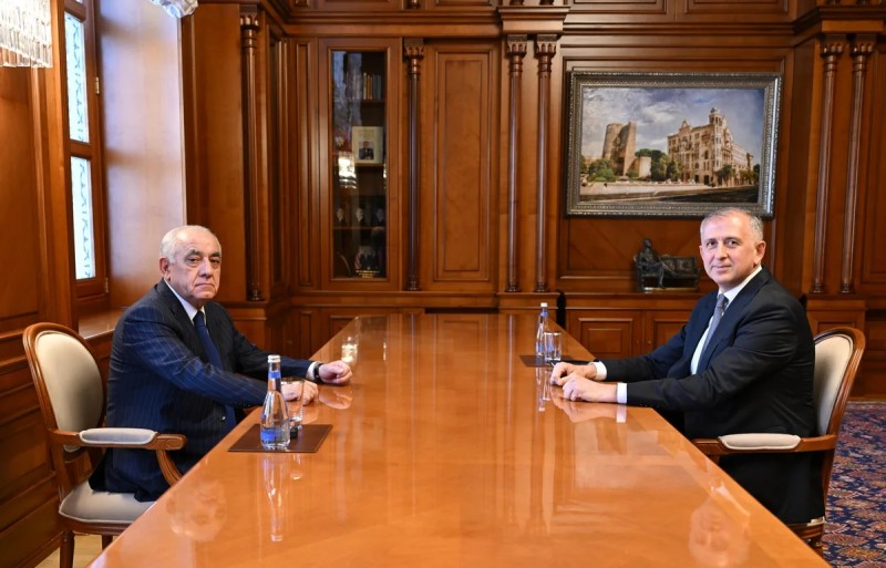 Baş nazir Gürcüstanın səfiri ilə görüşdü