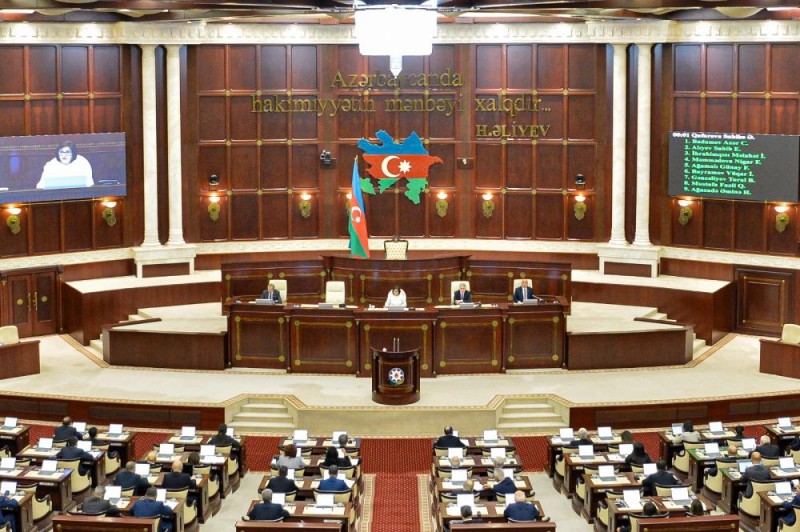 Milli Məclisdə Təmiz Enerji Mərkəzi ilə bağlı MÜZAKİRƏ