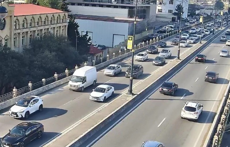 Bu yollarda tıxac var - SİYAHI