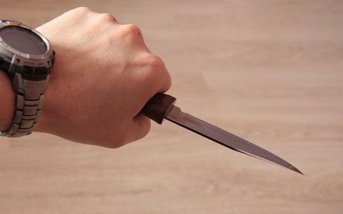 Qonşular arasında dava: Bıçaqlanan var