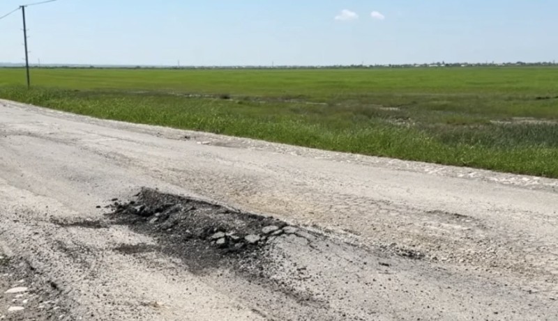 10 min sakinin istifadə etdiyi yol çökür - VİDEO