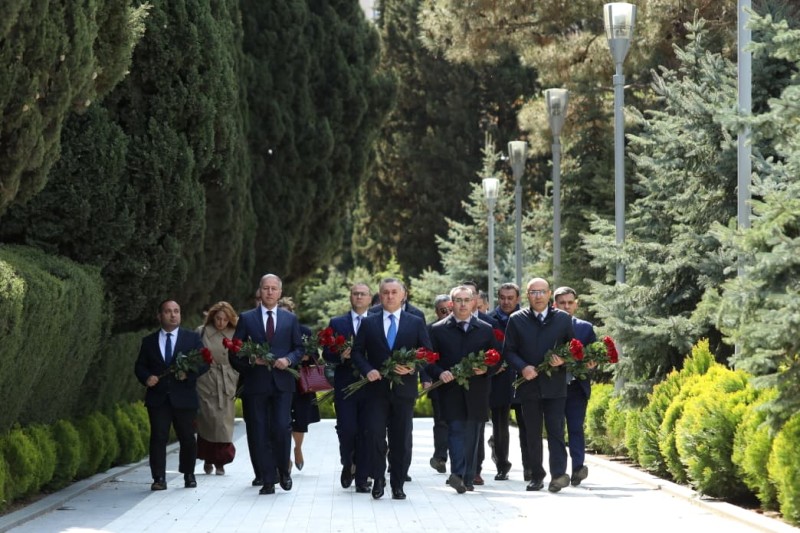 Səhiyyə Nazirliyinin rəhbərliyi Zərifə Əliyevanın əziz xatirəsini yad etdilər - FOTOLAR