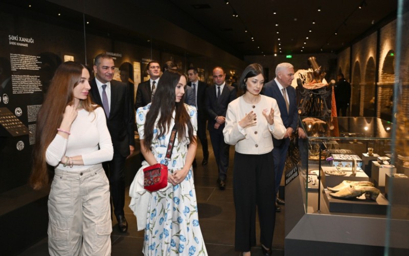 Əliyevalar Şəkidə tarixi-memarlıq abidələrinin bərpadan sonra açılışında 