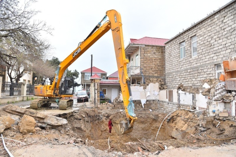 Keşlədə sökülmüş yaşayış evinin sakinlərinə maddi yardım ödəniləcək