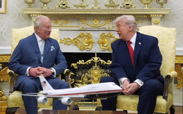 Kral və Kraliçanın şərəfinə bu tarifləri aradan qaldırdı