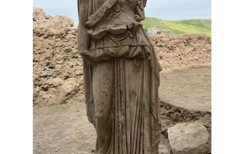 Türkiyədə 2 min il tarixi olan Afina heykəli tapıldı