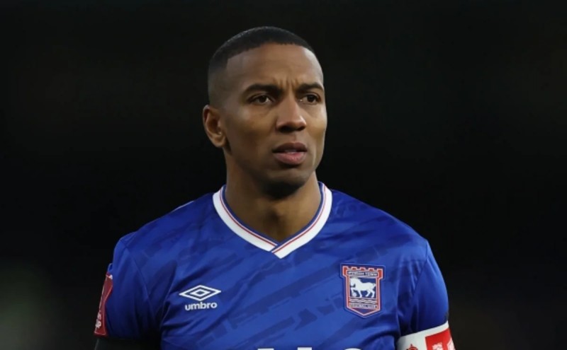 Mançester Yunaytedin sabiq futbolçusu karyerasını başa vurur