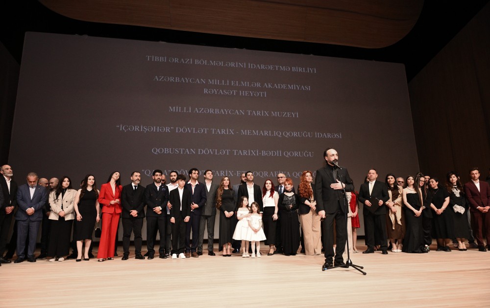 Prezidentin qızı və gəlini “Tağıyev: Məktəb” filminin təqdimatında - FOTOLAR