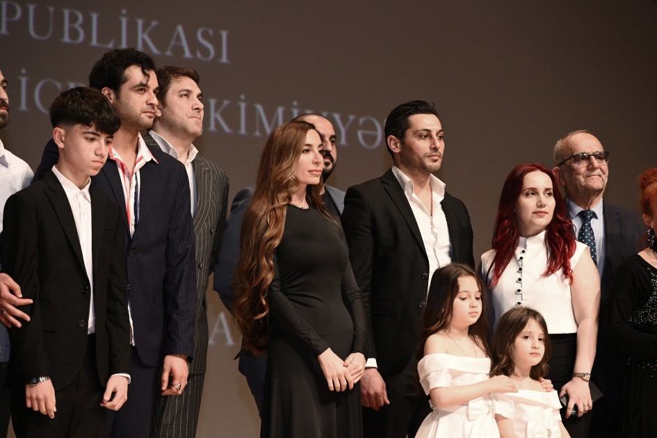 Prezidentin qızı və gəlini “Tağıyev: Məktəb” filminin təqdimatında - FOTOLAR