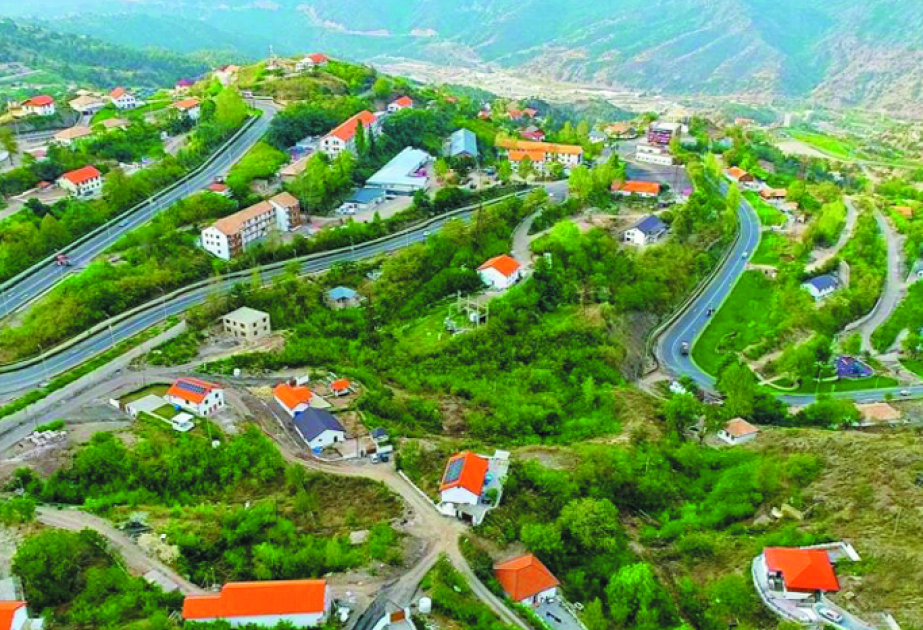 Diplomatlar Laçına gedir 