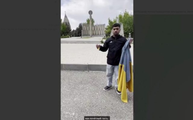 Ermənilər Ukrayna bayrağını yandırdılar - VİDEO
