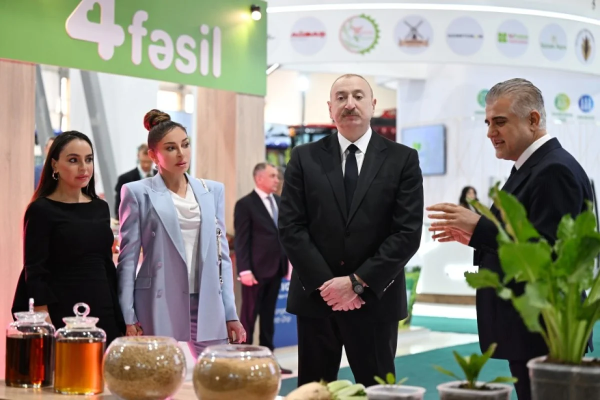 Prezident sərgilərlə tanış oldu
