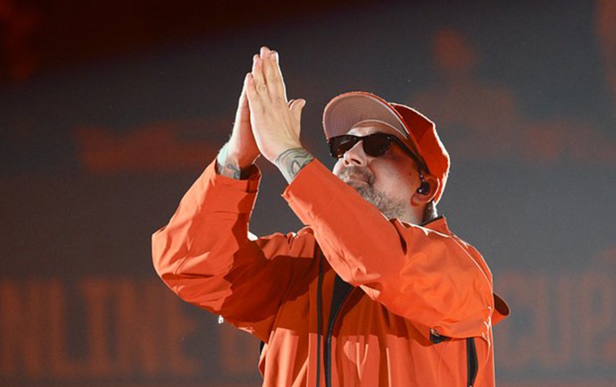 “Basta”nın konsertində dişi düşübmüş