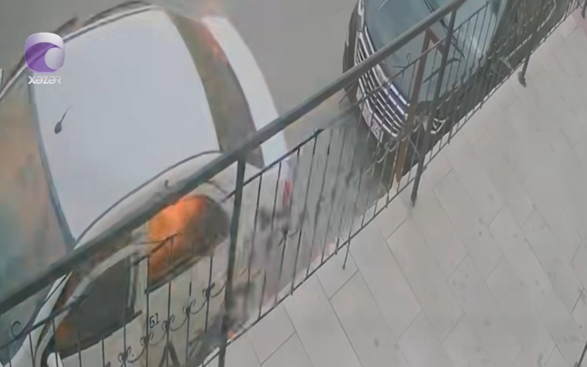 Sürücü partlayış olan maşından sağ çıxdı - Video