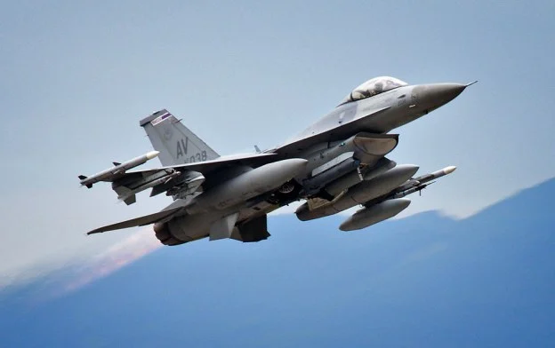 Ukraynaya 53 ədəd F-16 göndərir